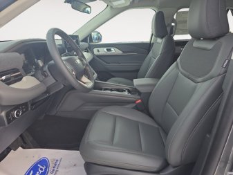 2026 Ford Explorer Active - Image 8