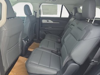 2026 Ford Explorer Active - Image 12