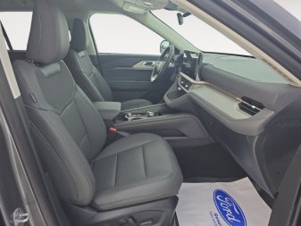 2026 Ford Explorer Active - Image 13