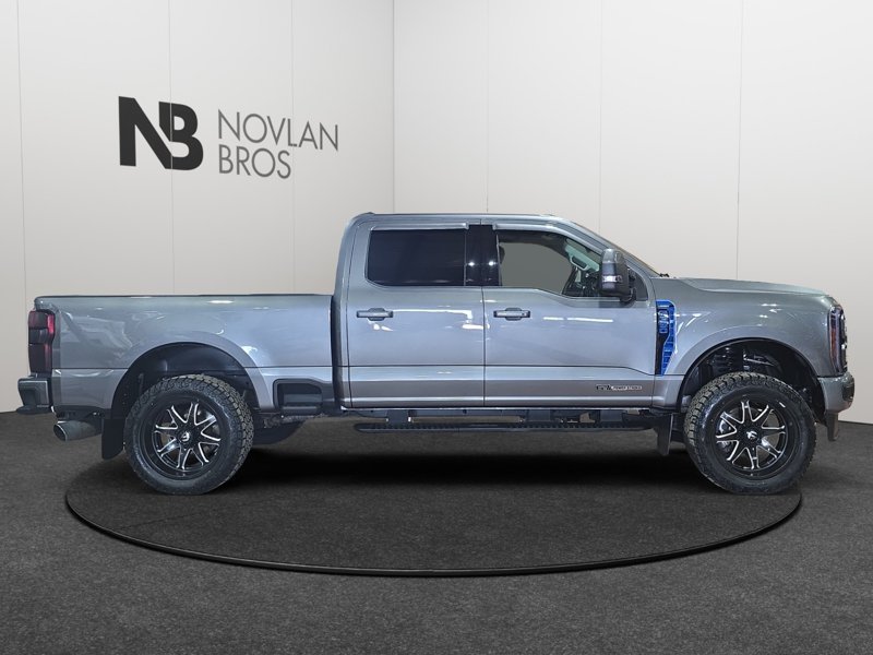 Ford F-350 Super Duty Lariat  - Diesel Engine 1FT8W3BT2PEC63579 142203