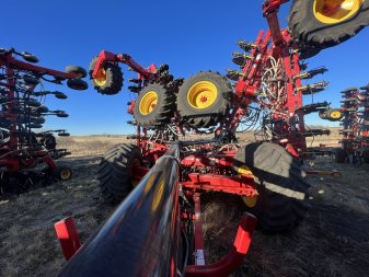 2017 BOURGAULT 3320 XTC-66 - Image 0