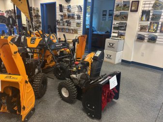 2023 CUB CADET 2X24YM 24 SNOWTHROWER - Image 0