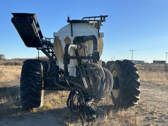 2013 BOURGAULT 7700 NO SADDLE, NO SCALES, SHEDDED, 4 METERS, AUGER, X35 MONITOR - Image 1