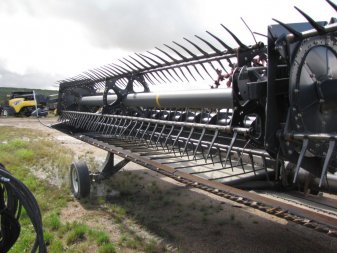 2011 MACDON FD70 JD Adapter - Image 2