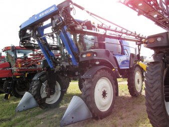 2011 NEW HOLLAND SP240F 1200 GAL - Image 2